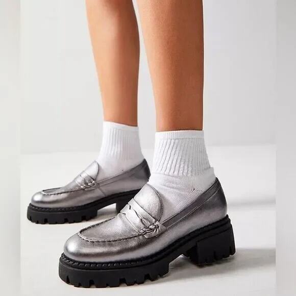 Free People Shoes - Free People Lyra Pewter Silver Lug Sole Leather Loafers Size 38 FLAW‎